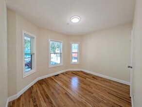 22 Holyoke Rd, Unit 3 in Somerville, MA - Foto de edificio - Building Photo