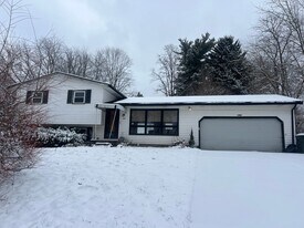 6880 Pinecrest St NE in Canton, OH - Building Photo