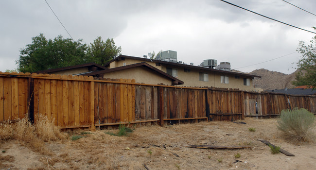 19255 Outer Hwy 18 in Apple Valley, CA - Building Photo - Building Photo