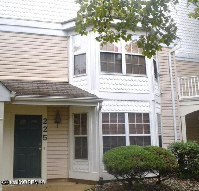 225 Tulip Ln