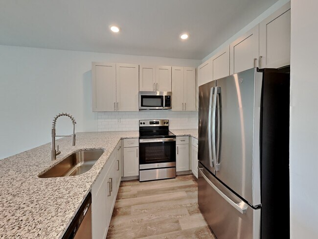 502 SE 6th Ave, Unit 502 in Cape Coral, FL - Building Photo - Building Photo