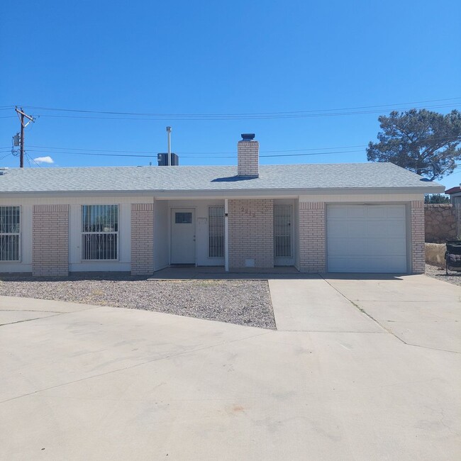 property at 2212 Cumbre Negra St