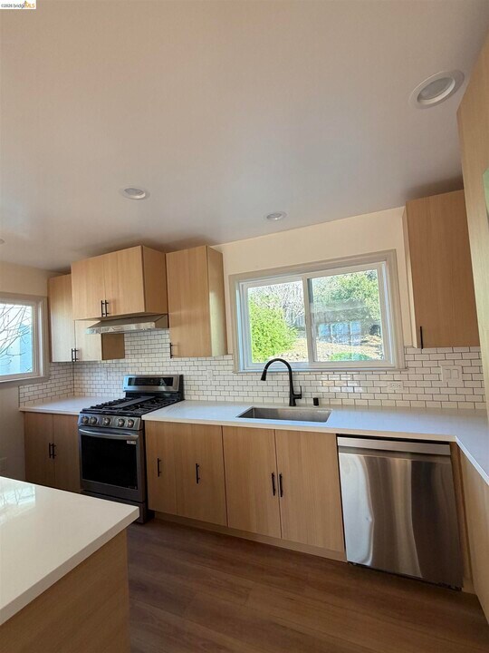 83 Alamo Ave in Berkeley, CA - Building Photo