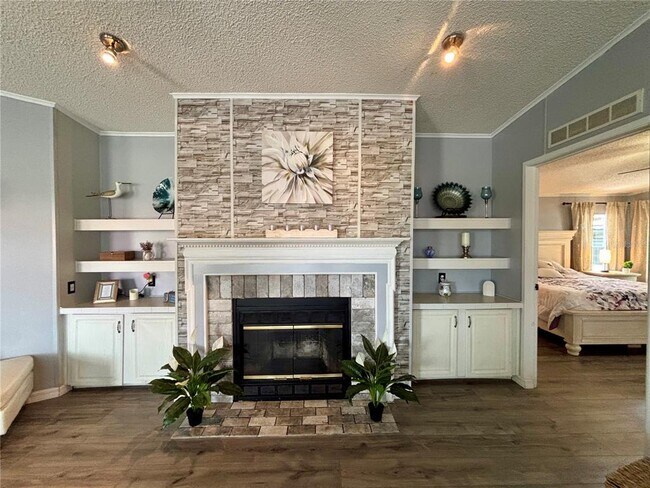 6433 Orris St in Zephyrhills, FL - Building Photo - Building Photo