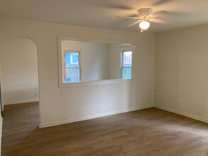 10221 Silvercrest St in Houston, TX - Foto de edificio - Building Photo