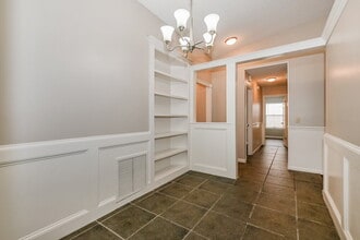 8064 Marseilles Dr in Jacksonville, FL - Foto de edificio - Building Photo