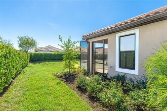10073 Morning Mist Ln in Sarasota, FL - Building Photo - Building Photo