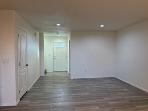 1340 Shaker Pl in Moses Lake, WA - Foto de edificio - Building Photo