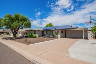 2136 W Village Dr in Phoenix, AZ - Building Photo - Building Photo