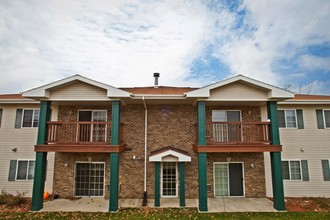 Parkside Village Apartments in Mayville, WI - Foto de edificio - Building Photo