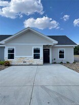 22-3 1/2 3 1/2 St in La Joya, TX - Building Photo