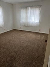 610 W Main St, Unit 2 in Marshalltown, IA - Foto de edificio - Building Photo