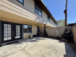 6224 Meadow Haven Ln in Las Vegas, NV - Building Photo - Building Photo