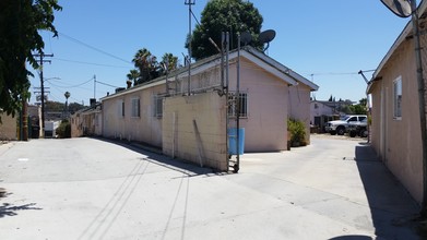 423 Warren Ln in Inglewood, CA - Building Photo - Building Photo