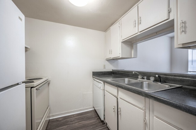 Woodside Apartments in Spartanburg, SC - Building Photo - Building Photo