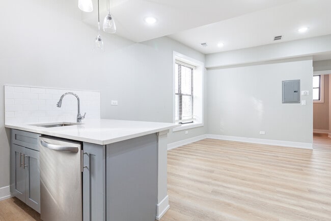 437 W Belden Ave, Unit 3 in Chicago, IL - Building Photo - Building Photo