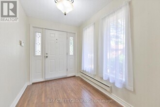 33 Kilchurn Castle Dr in Toronto, ON - Building Photo - Building Photo