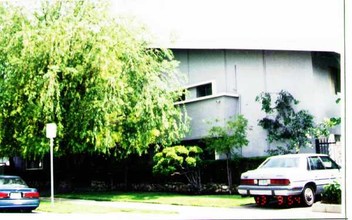 Sherman Terrace in Sherman Oaks, CA - Building Photo - Building Photo