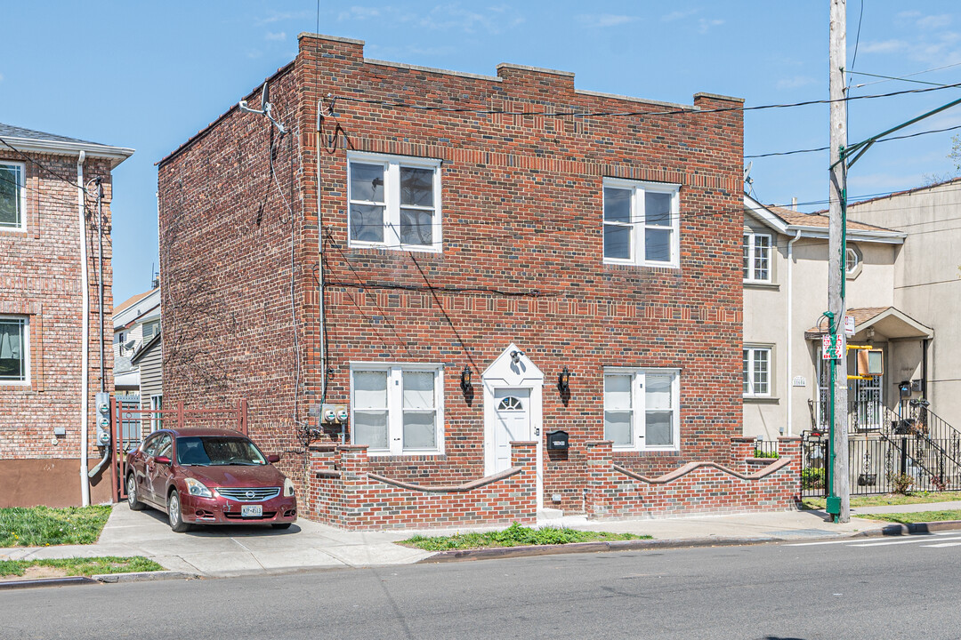 11602 Farmers Blvd in Saint Albans, NY - Building Photo