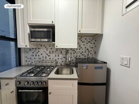 155 E 52nd St in New York, NY - Building Photo