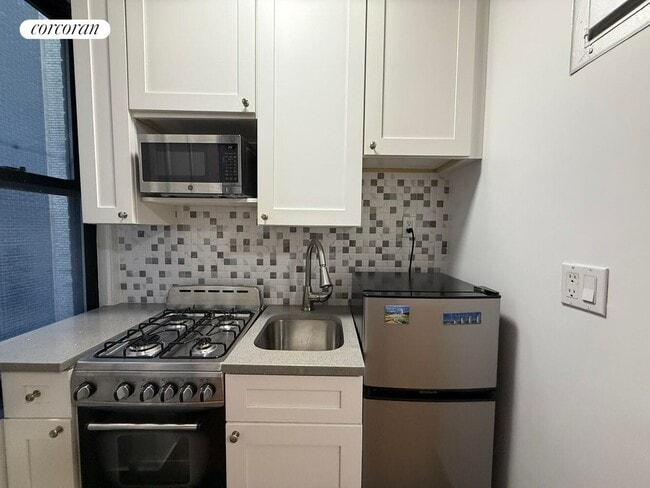 155 E 52nd St