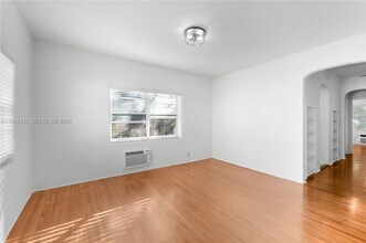 520 SW 6th St in Miami, FL - Foto de edificio - Building Photo