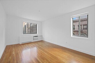 101 W 15th St in New York, NY - Building Photo - Building Photo