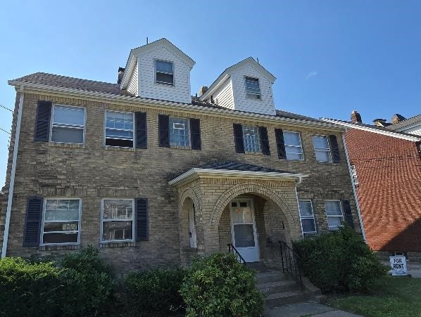property at 509 W 6th St