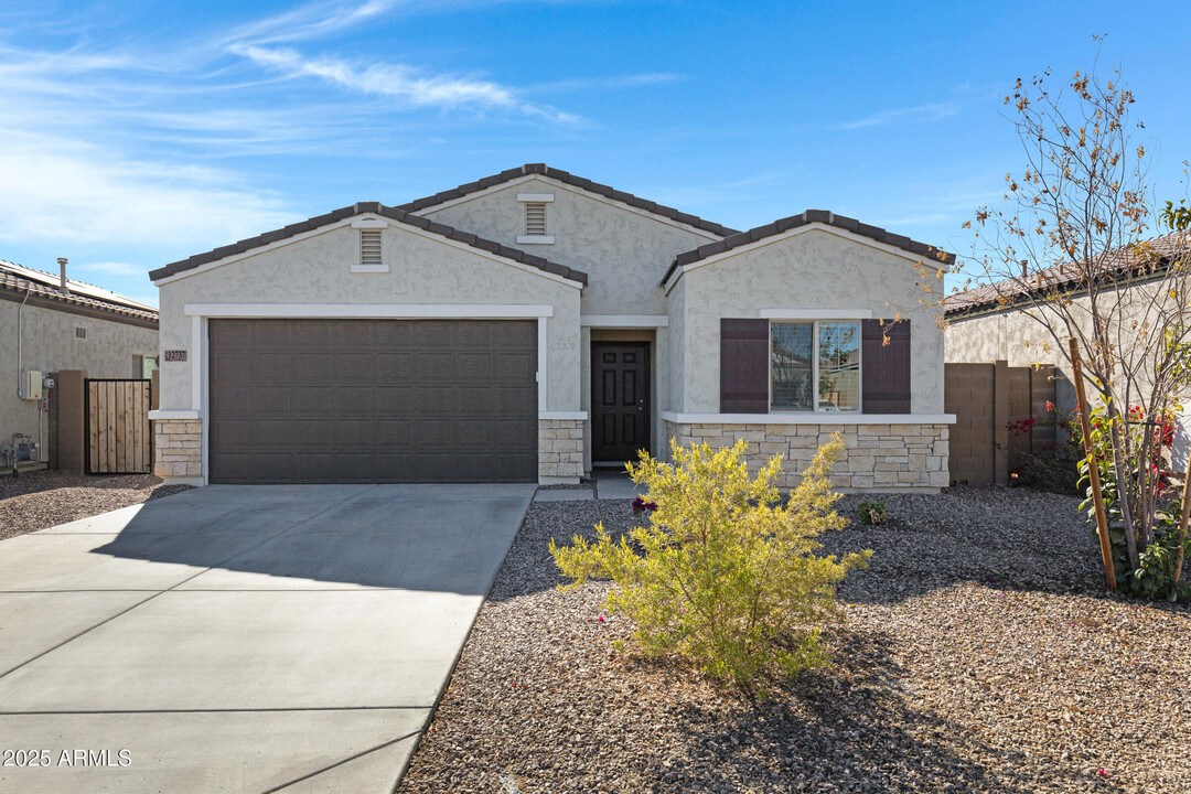 12737 W Midway Ave in Glendale, AZ - Building Photo