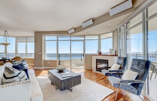 700 W Harbor Dr in San Diego, CA - Building Photo