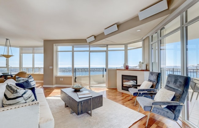 property at 700 W Harbor Dr