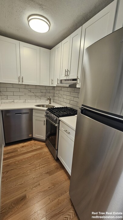 140 Kenrick St, Unit 35 in Boston, MA - Building Photo