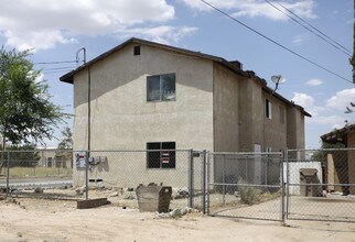 16060 Orange St in Hesperia, CA - Foto de edificio - Building Photo
