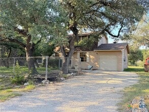 850 Riviera Dr in Canyon Lake, TX - Building Photo - Building Photo