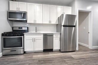 546 Isham St, Unit AA in New York, NY - Building Photo - Building Photo