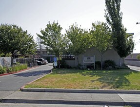 Oak Ridge Apartments in Sacramento, CA - Foto de edificio - Building Photo