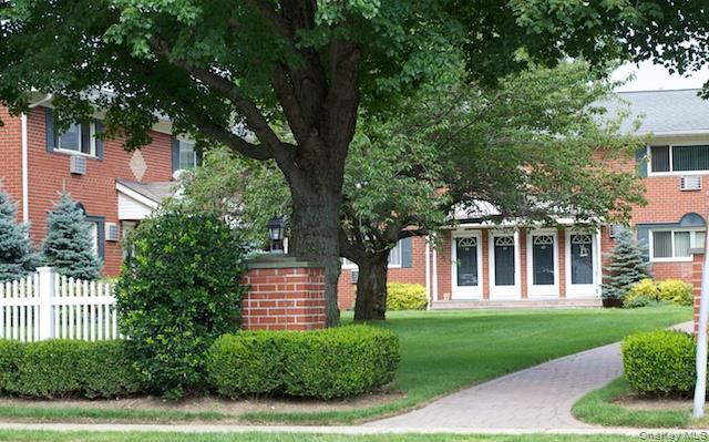 125 Terryville Rd in Port Jefferson Station, NY - Foto de edificio - Building Photo