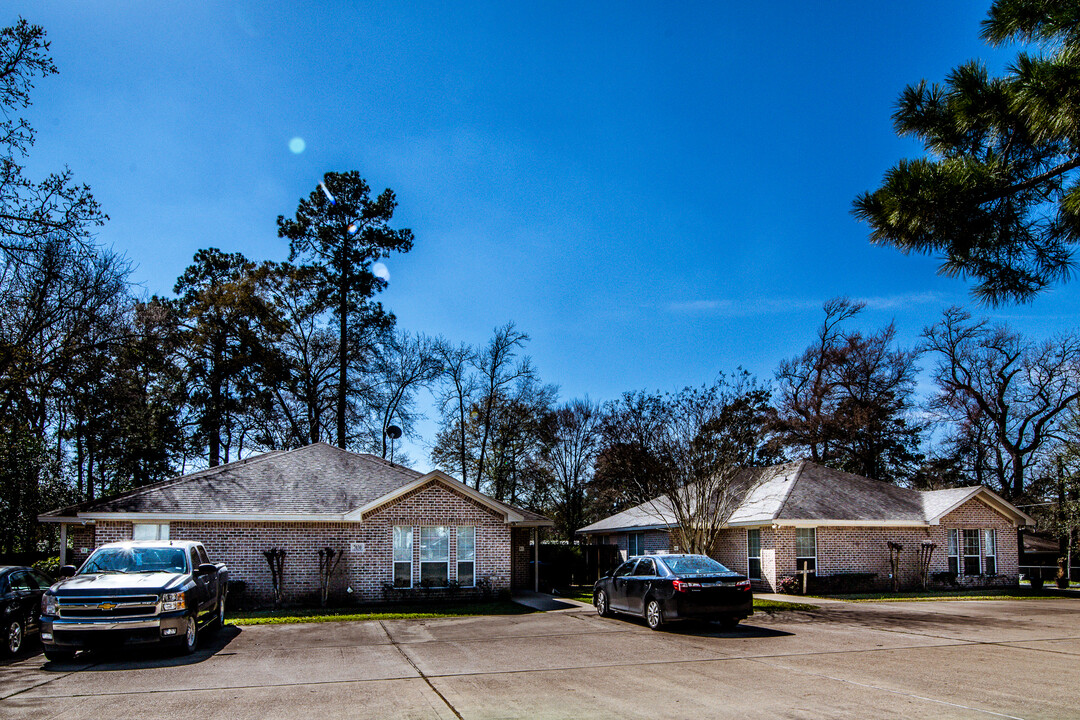 7030 State Highway 75 S in Huntsville, TX - Building Photo