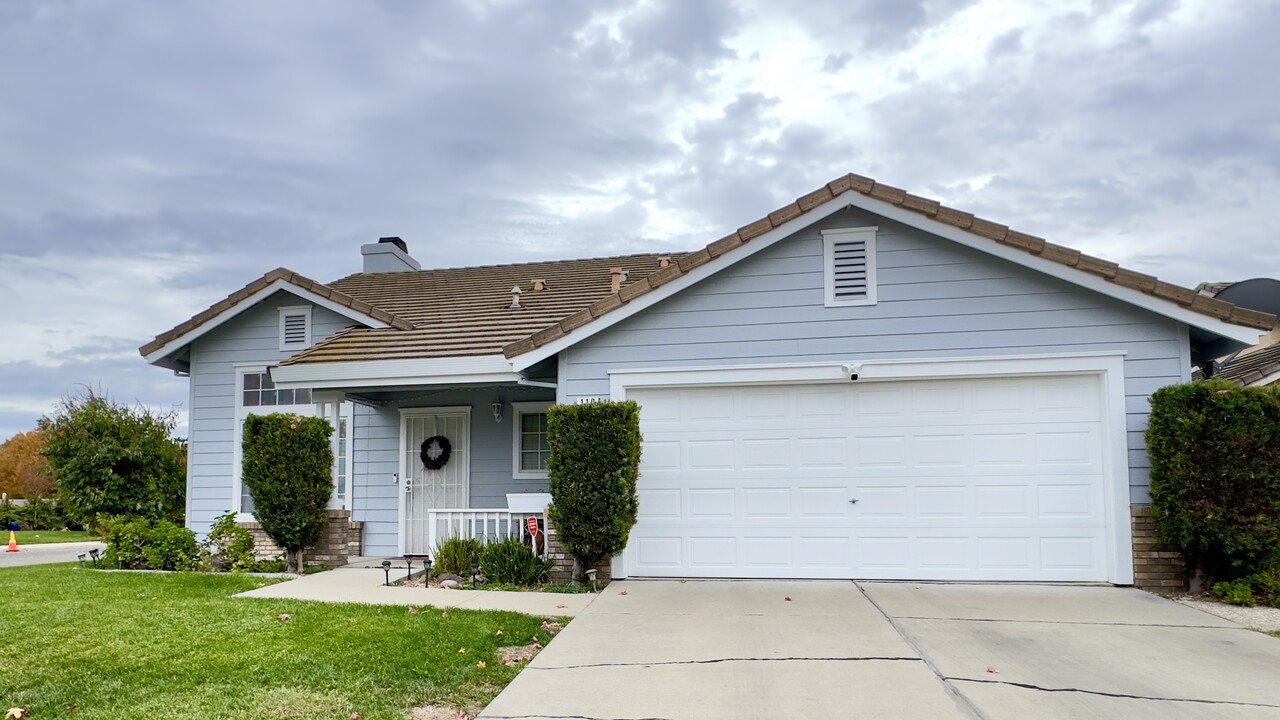 110 Country Ct in Tracy, CA - Foto de edificio