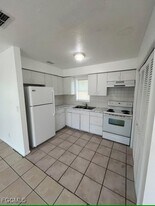 13861 First St in Ft. Myers, FL - Building Photo
