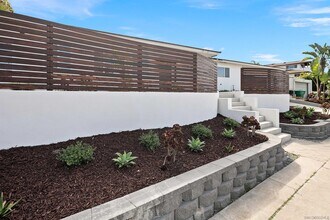 2435 Poinsettia Dr in San Diego, CA - Building Photo - Building Photo