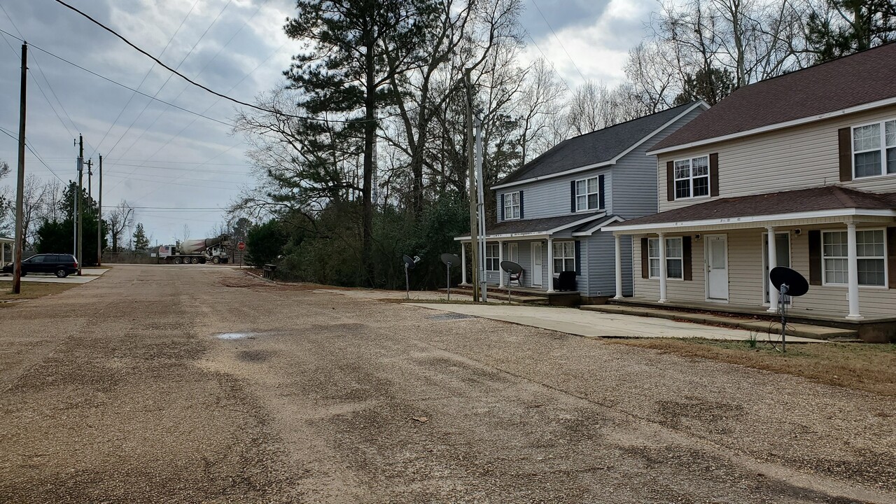 116 Creekside Way in Troy, AL - Building Photo