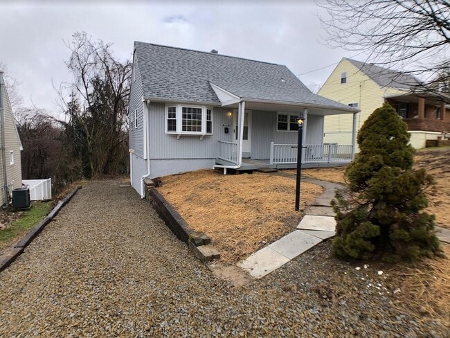 349 Whittier Dr in Pittsburgh, PA - Building Photo - Building Photo