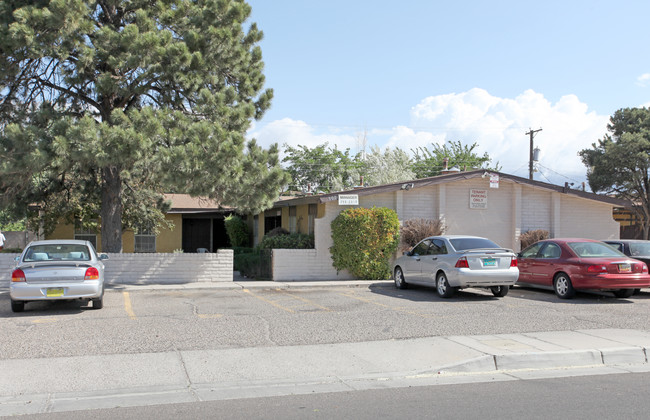 Donna Ann Apartments in Albuquerque, NM - Building Photo - Building Photo