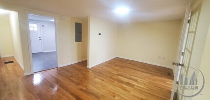 90 S Main St, Unit 1 in Natick, MA - Foto de edificio - Building Photo