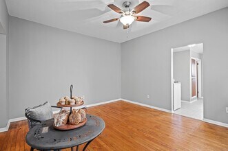 1609 4th St NE, Unit 2 in Minneapolis, MN - Building Photo - Building Photo