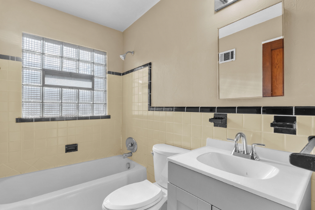 11820 Larimore Rd in St. Louis, MO - Building Photo - Building Photo