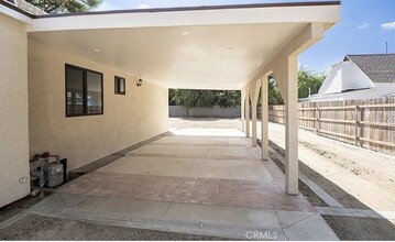 10824 Foothill Blvd in Sylmar, CA - Building Photo - Building Photo