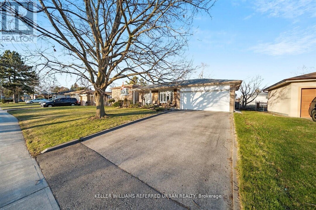 181 Centennial Rd in Toronto, ON - Building Photo