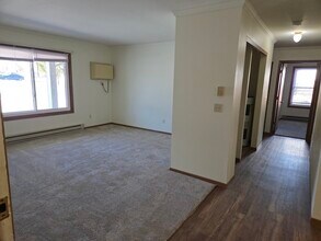 2215 Sylvan Way, Unit #4 in West Bend, WI - Building Photo - Building Photo
